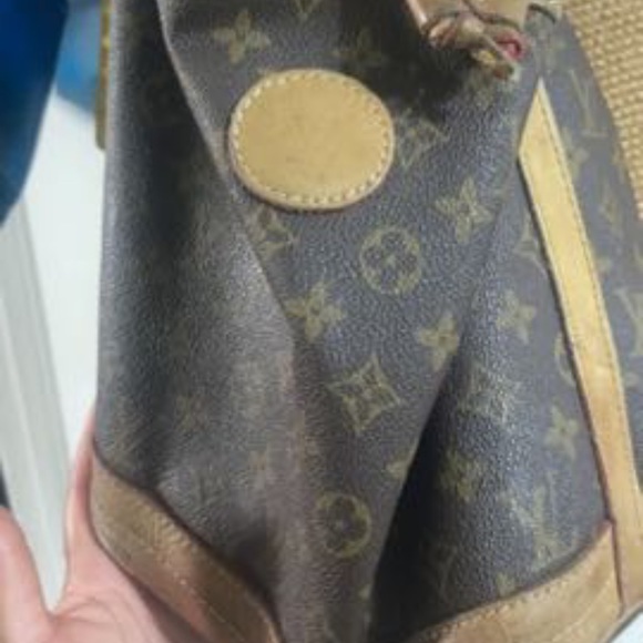 Louis Vuitton hand bag - Picture 2 of 2